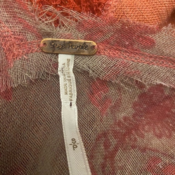 Bohemian 70’s style crochet Top by FREE PEOPLE 6 for $36 - Picture 7 of 8